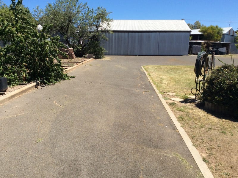 Lovely 4 bedroom Family Home 8