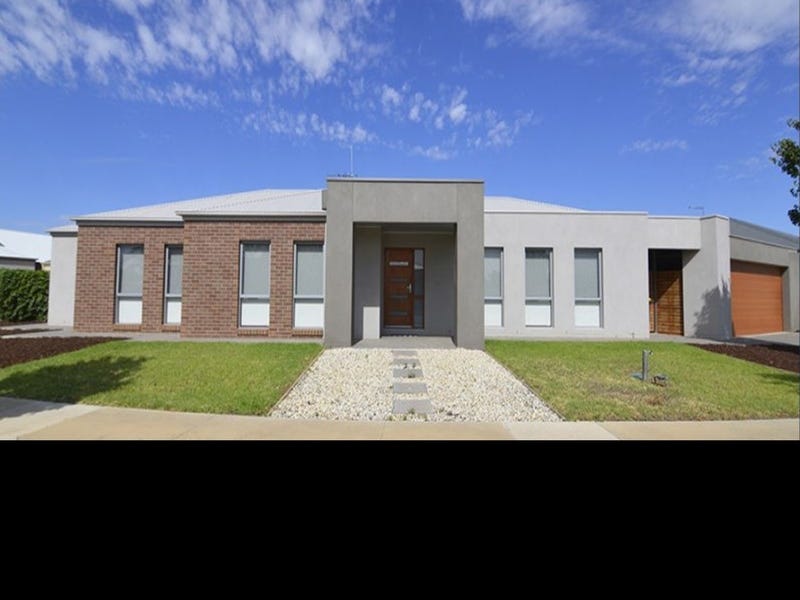 Modern, Convenient, Family Home 15