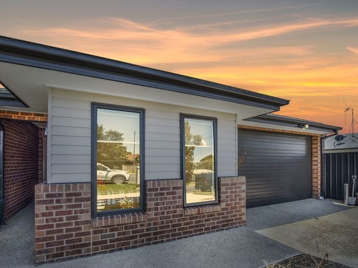 Modern Townhouse Priced to Sell!