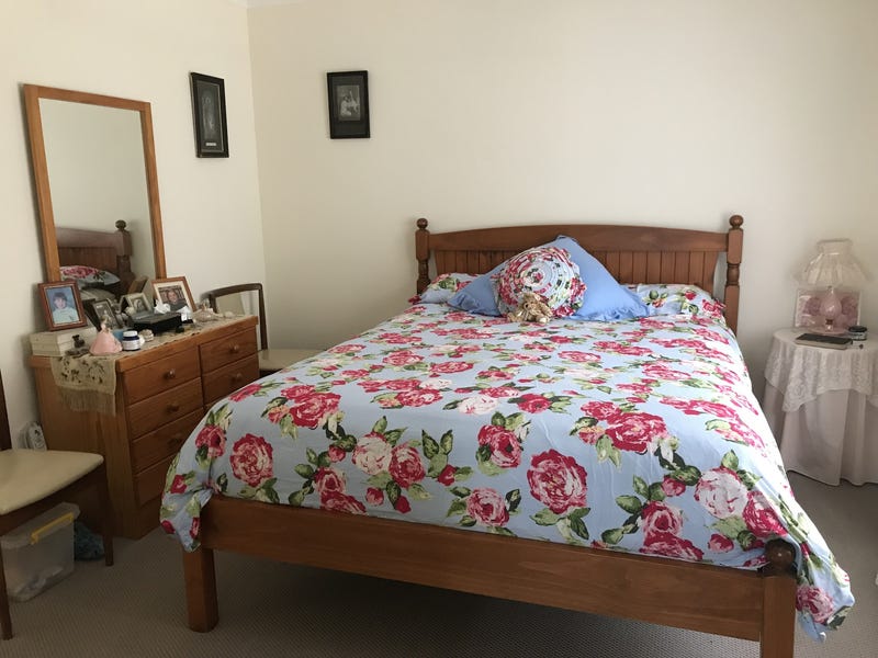 3-bedroom house just a short 6