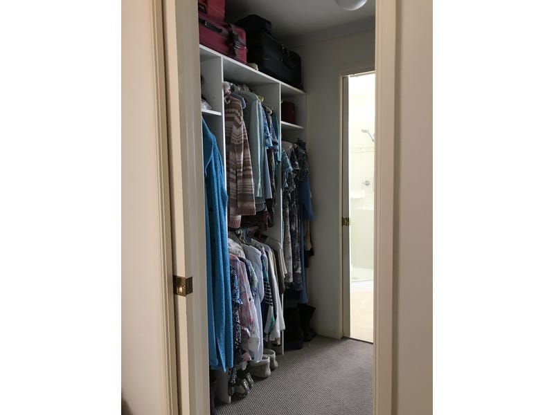 3-bedroom house just a short 7