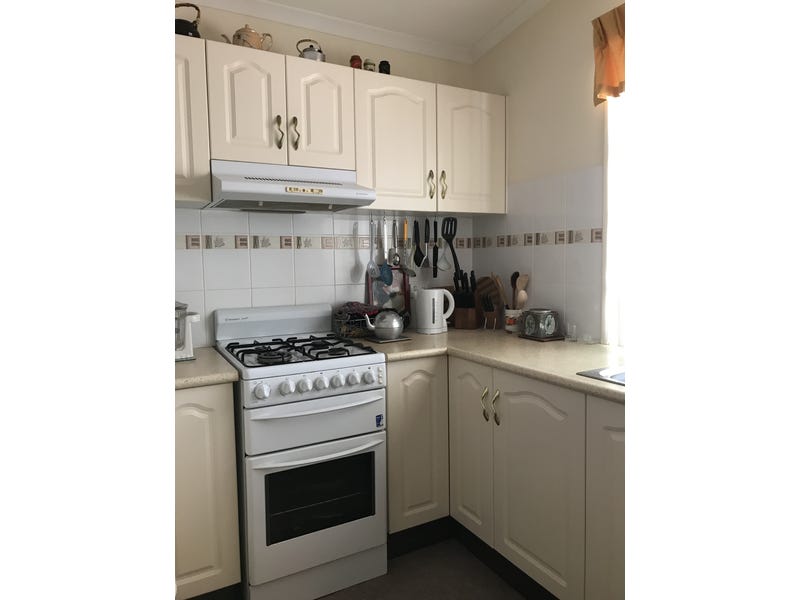 3-bedroom house just a short 12