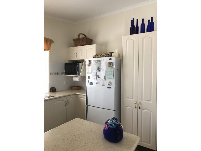 3-bedroom house just a short 13