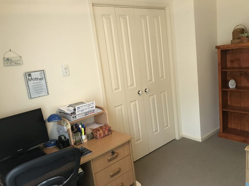 3-bedroom house just a short 14