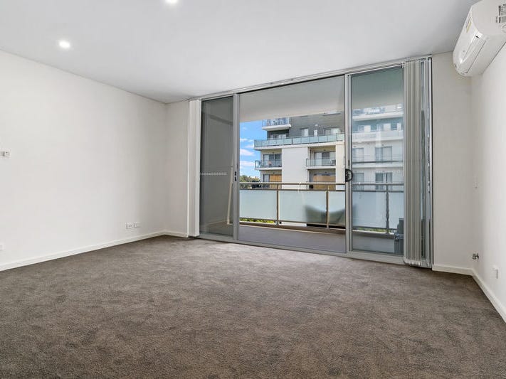 Almost Brand-new two bedroom apartment 3