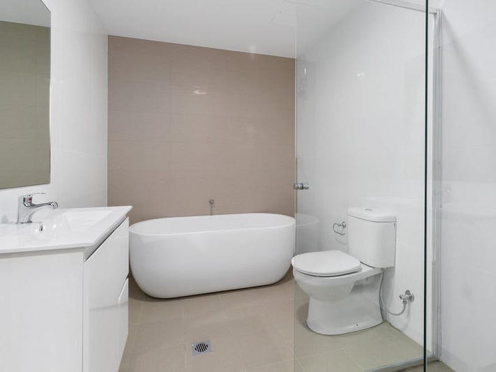 Almost Brand-new two bedroom apartment 4