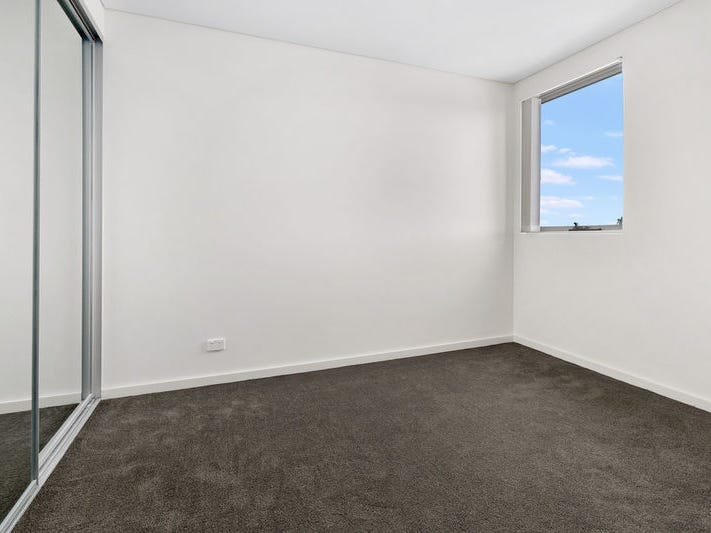 Almost Brand-new two bedroom apartment 5