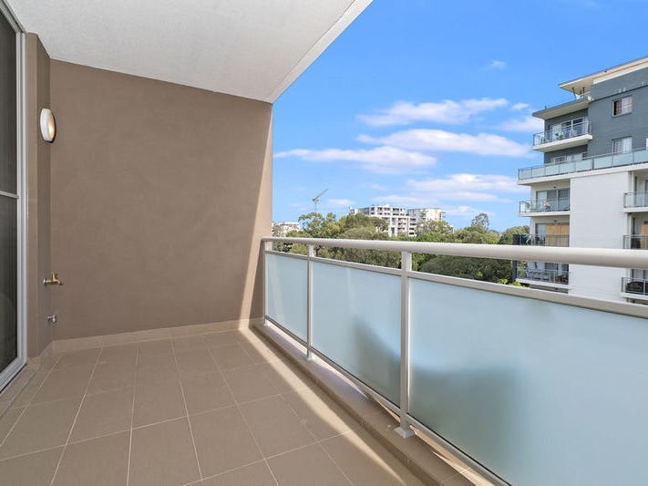 Almost Brand-new two bedroom apartment 6