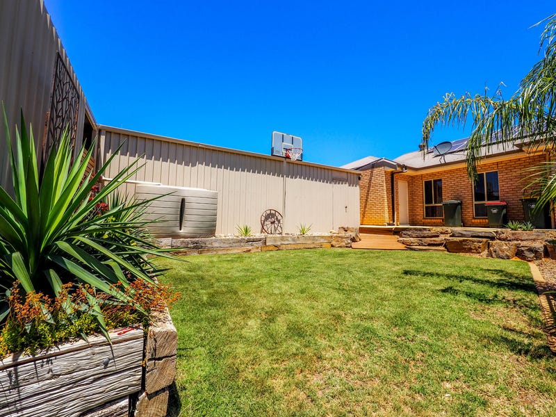 Family Entertainer in perfect location 4