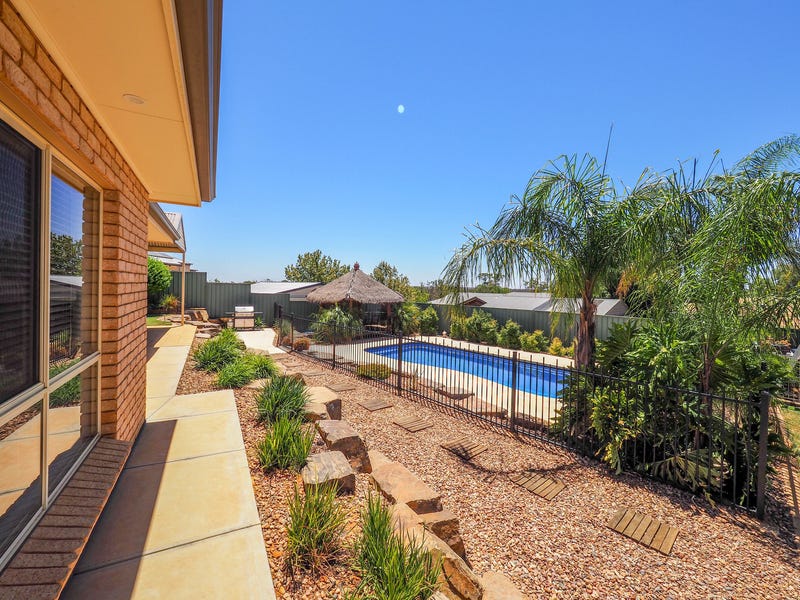 Family Entertainer in perfect location 5