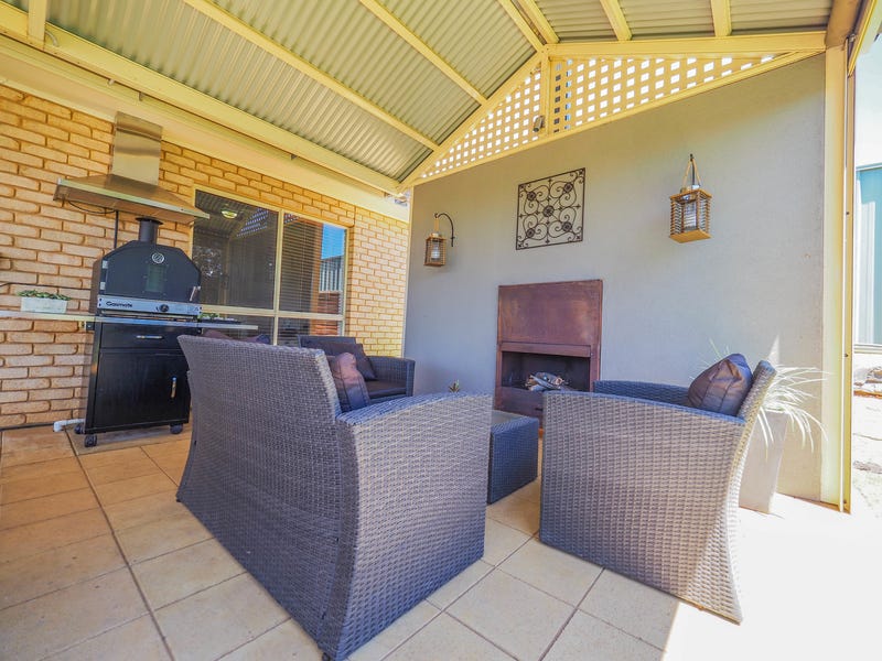 Family Entertainer in perfect location 8