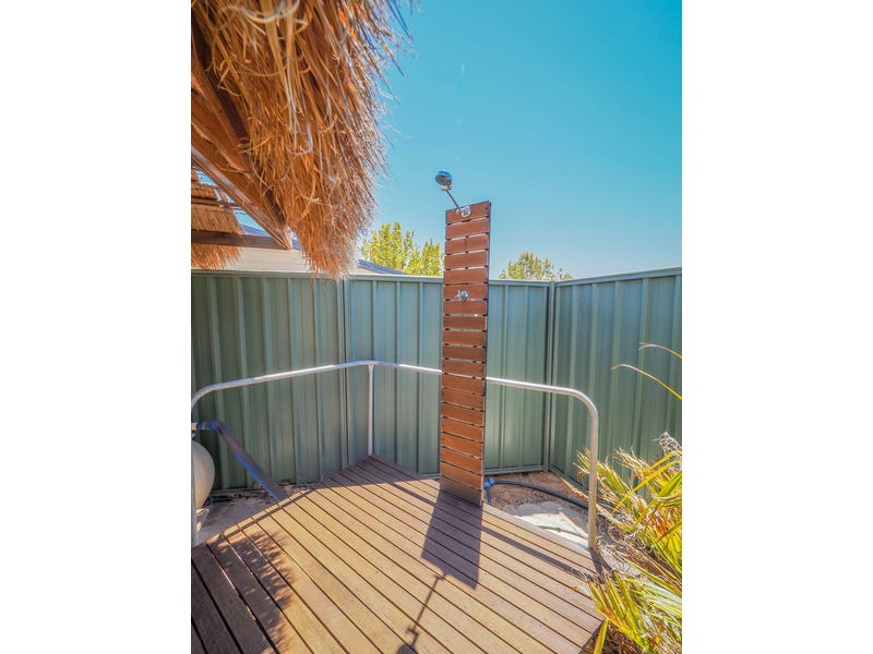 Family Entertainer in perfect location 11