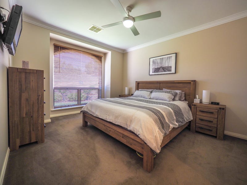 Family Entertainer in perfect location 17