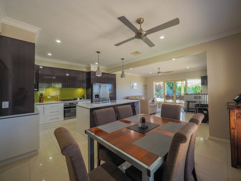 Family Entertainer in perfect location 23