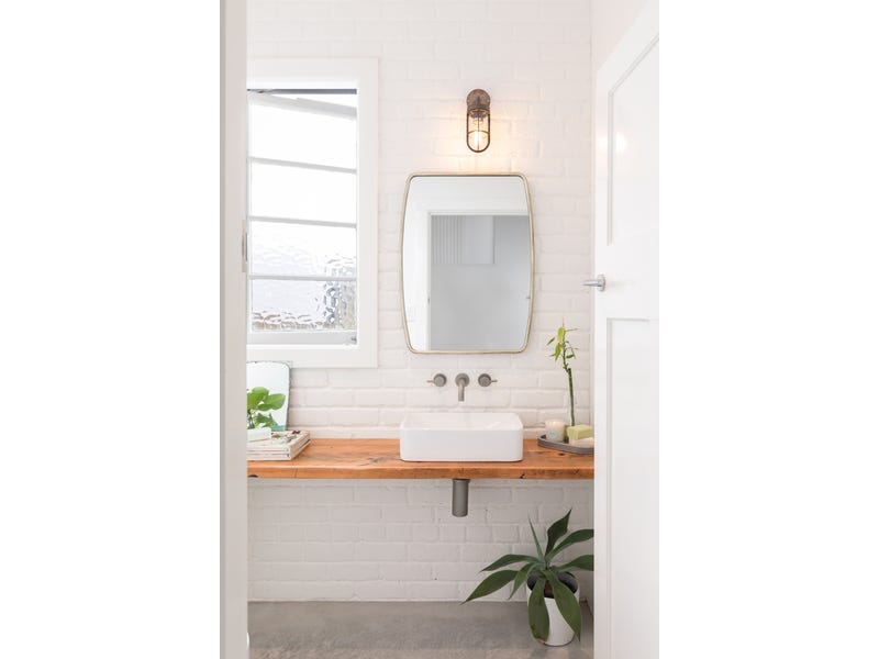 Beautifully renovated with an array 18