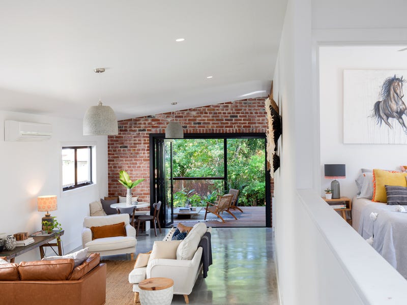 Beautifully renovated with an array 20