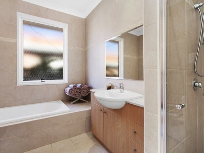 Modern 3 Bedroom home in 8