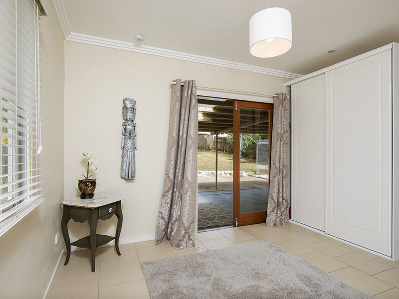 Renovated home close to the 6