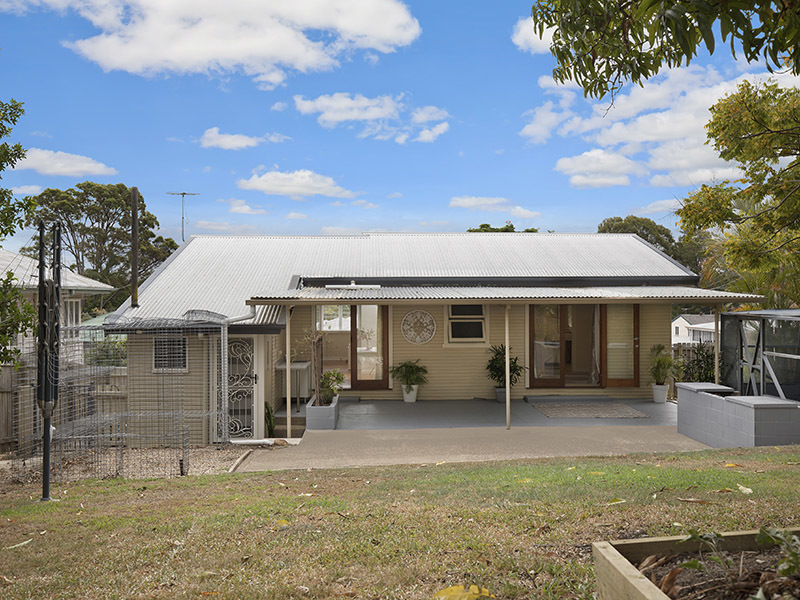 Renovated home close to the 11
