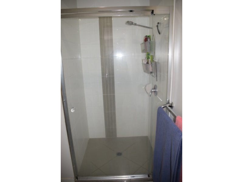 Modern 3 Bed Vacant Possession 8