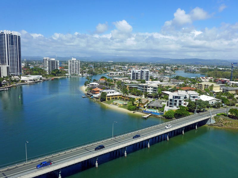 Huge three bedroom waterfront apartment 2