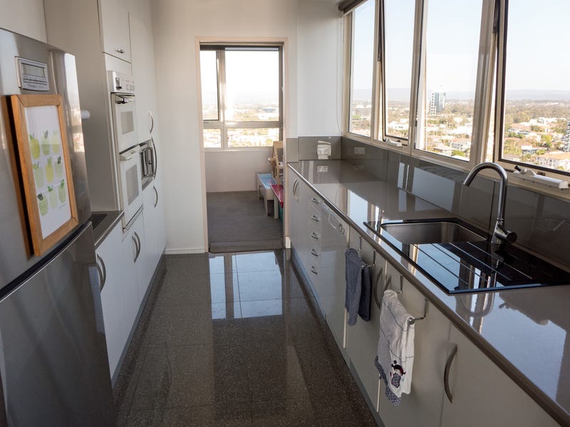 Huge three bedroom waterfront apartment 3