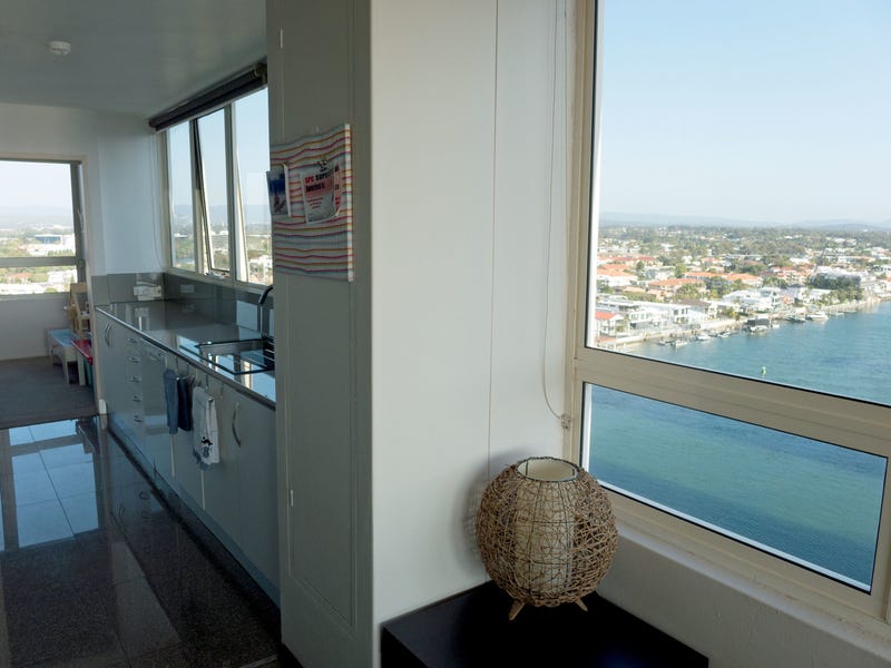 Huge three bedroom waterfront apartment 4