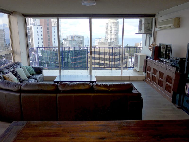 Huge three bedroom waterfront apartment 6