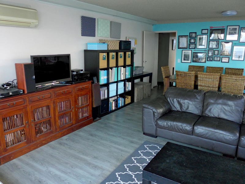 Huge three bedroom waterfront apartment 8