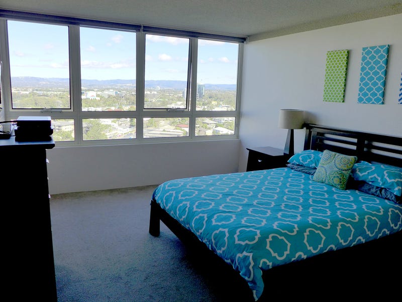 Huge three bedroom waterfront apartment 10
