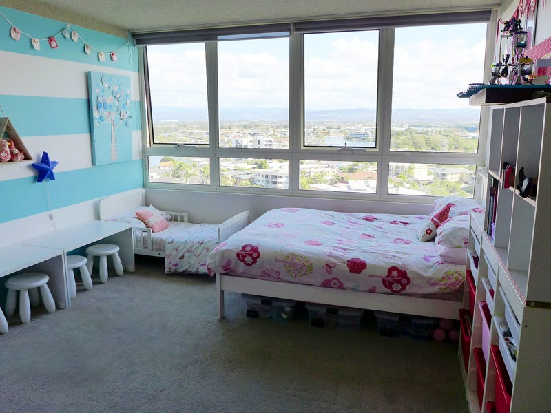 Huge three bedroom waterfront apartment 11