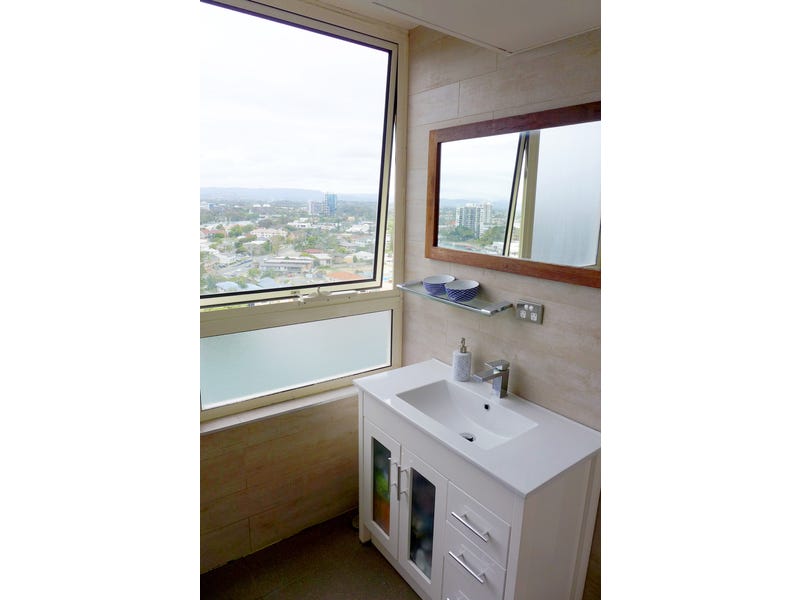 Huge three bedroom waterfront apartment 12