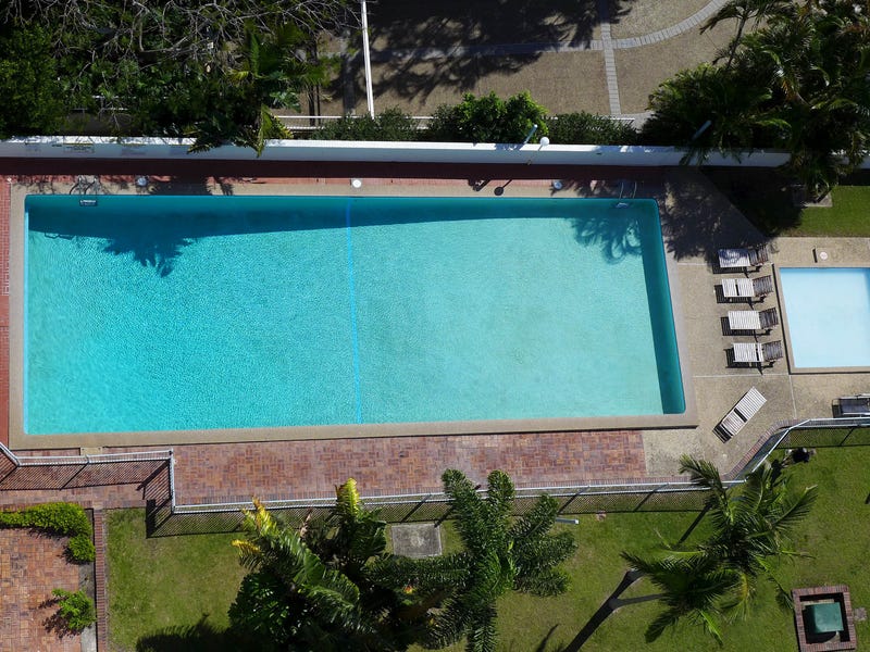 Huge three bedroom waterfront apartment 14