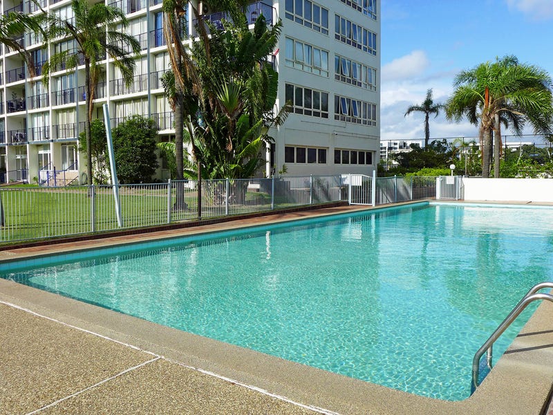 Huge three bedroom waterfront apartment 15