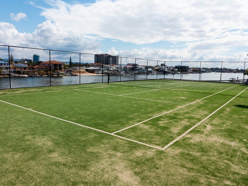 Huge three bedroom waterfront apartment 19