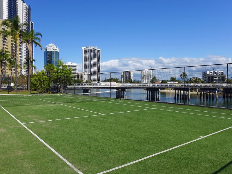 Huge three bedroom waterfront apartment 20
