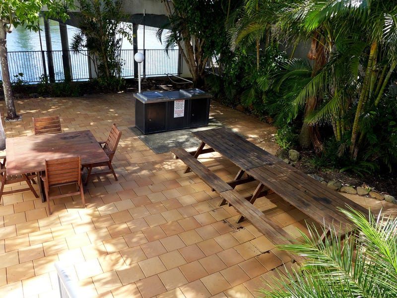 Huge three bedroom waterfront apartment 21