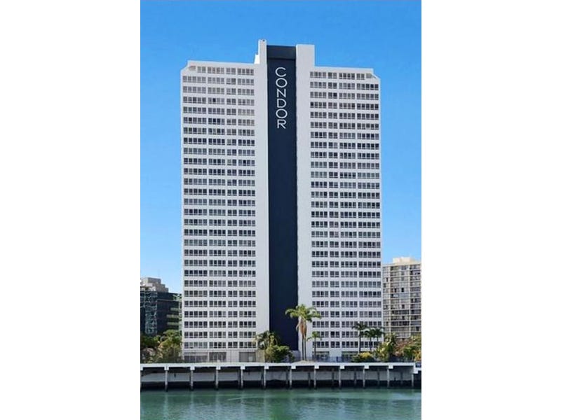 Huge three bedroom waterfront apartment 24