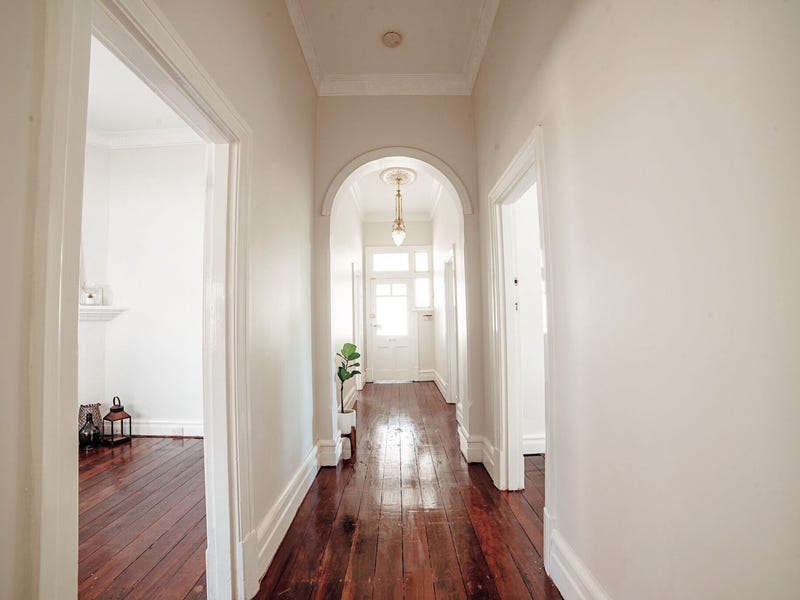 Spacious charm in the CBD 4