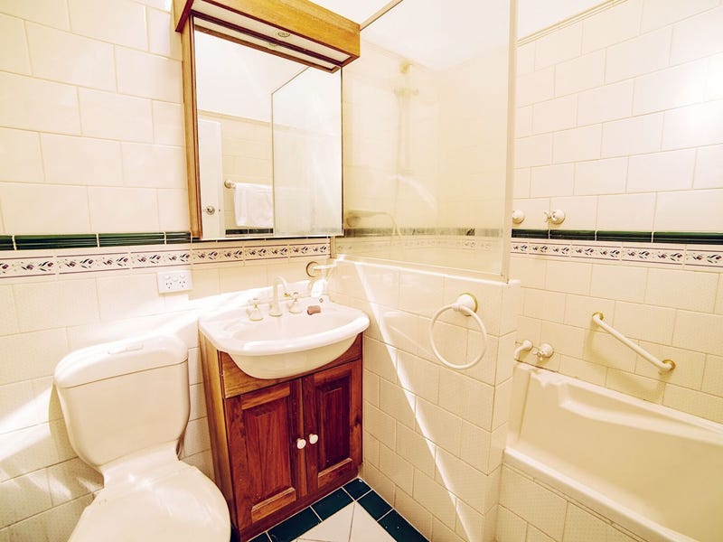Spacious charm in the CBD 7