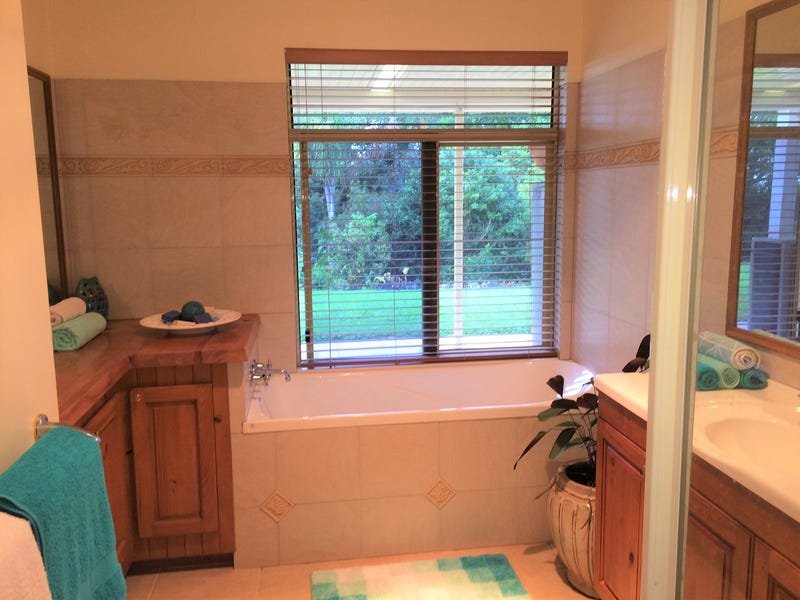 Country Lifestyle Retreat Close To 9