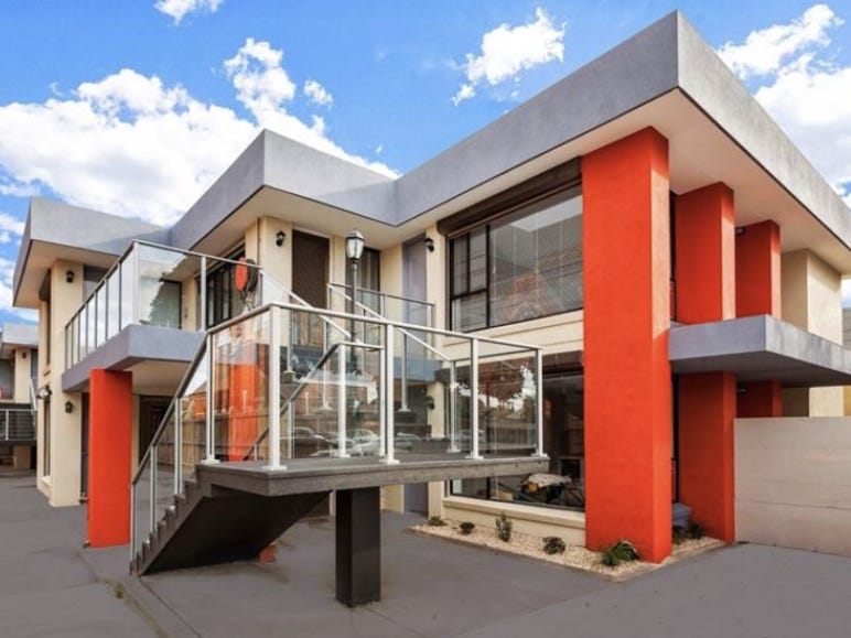 FABULOUS LOCATION, CLOSE TO EVERYTHING!