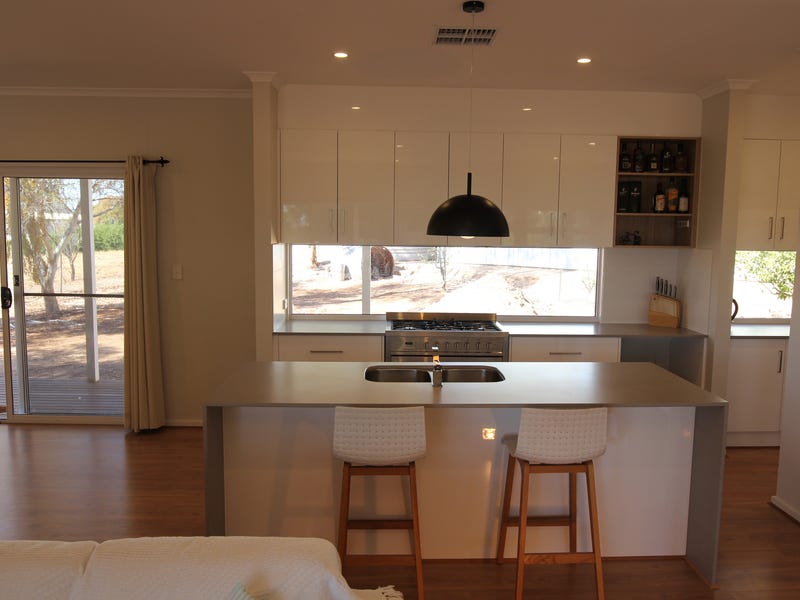 Lifestyle Property with Views nestled 6