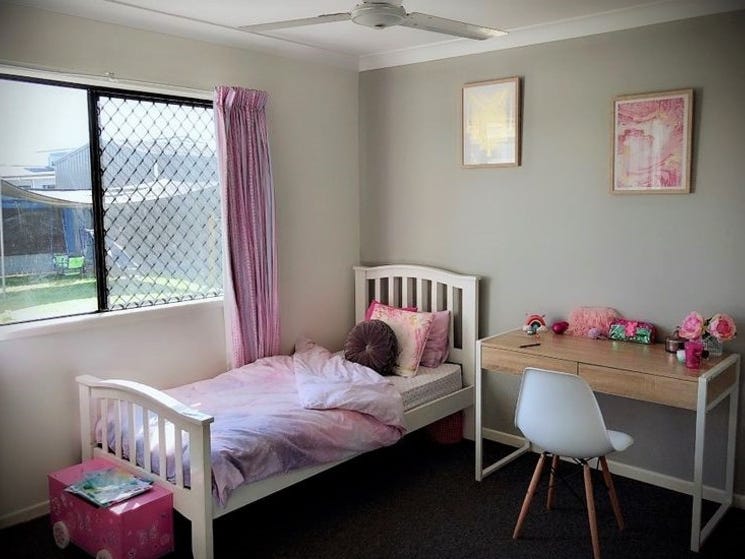 Beautiful family home located close 18