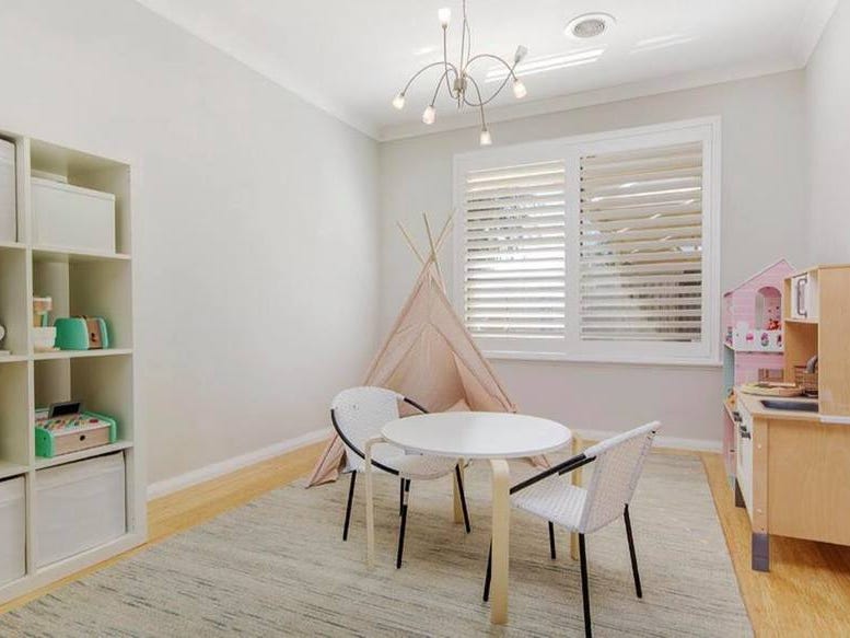 Absolutely beautiful large family home 2
