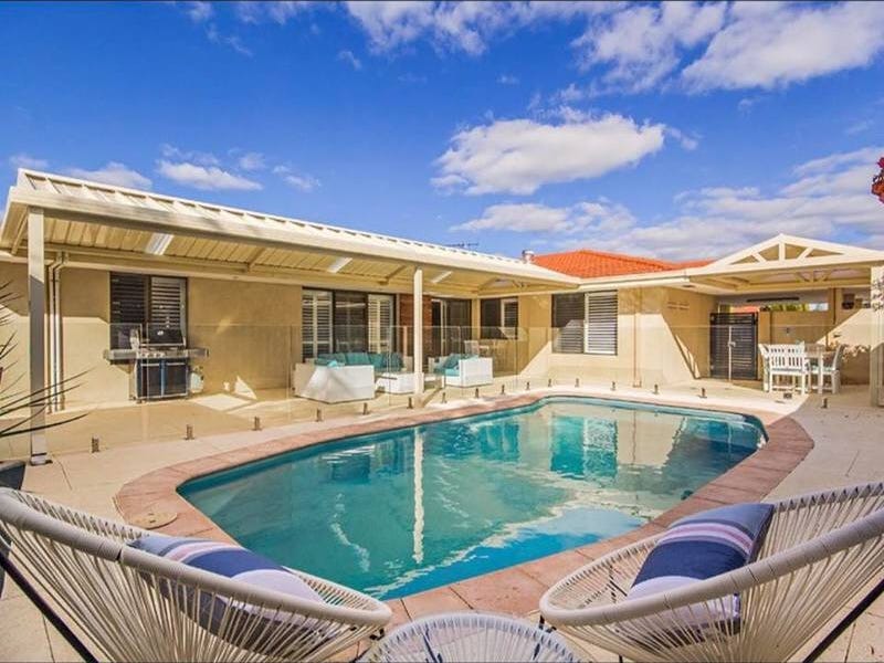Absolutely beautiful large family home 5