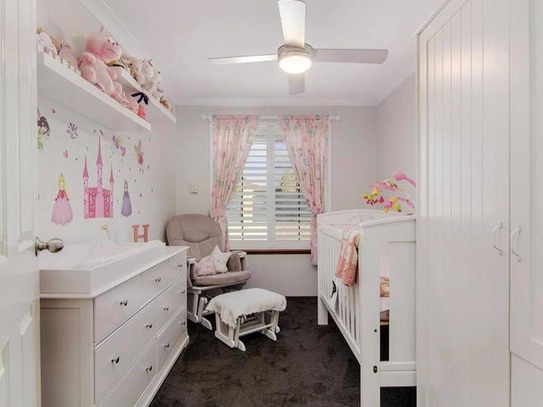 Absolutely beautiful large family home 9