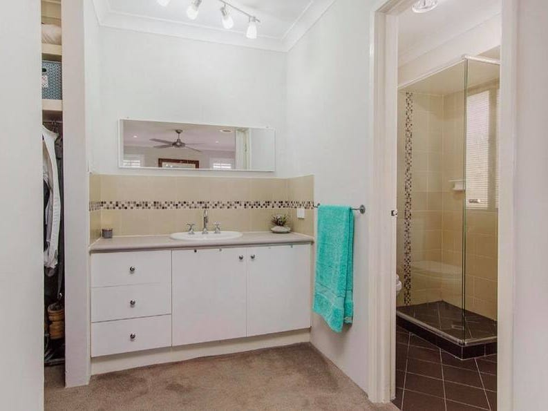 Absolutely beautiful large family home 16