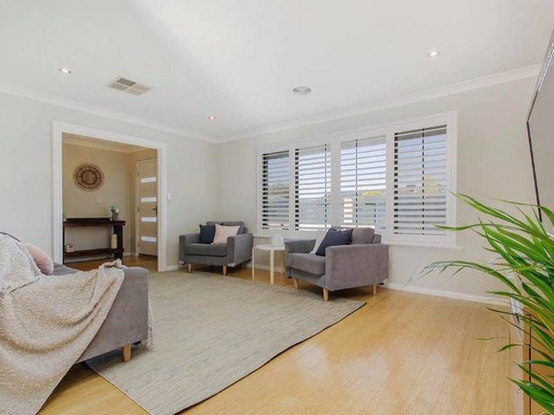 Absolutely beautiful large family home 20