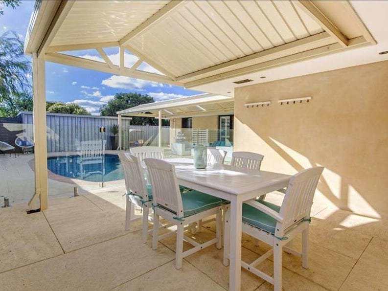 Absolutely beautiful large family home 23